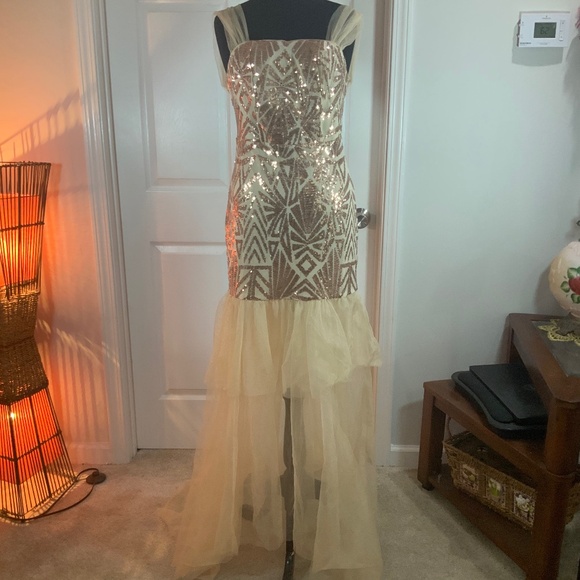 Champagne Sequin Mermaid Hem Evening Formal Gown Size Large - Picture 2 of 12